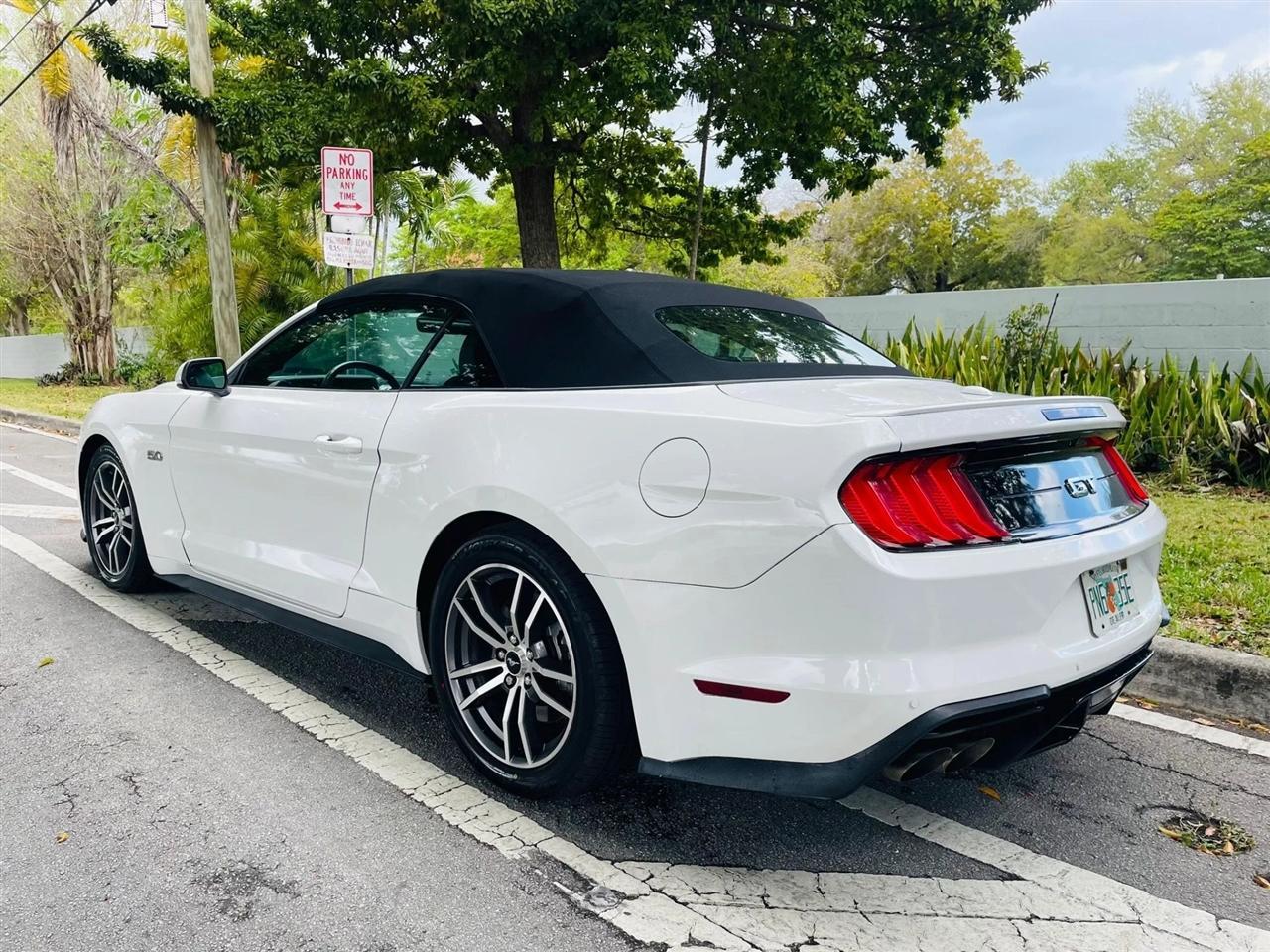 Ford Mustang - Thumbnail 4