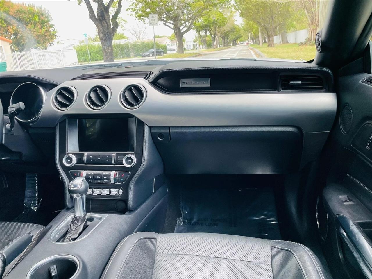 Ford Mustang - Thumbnail 13