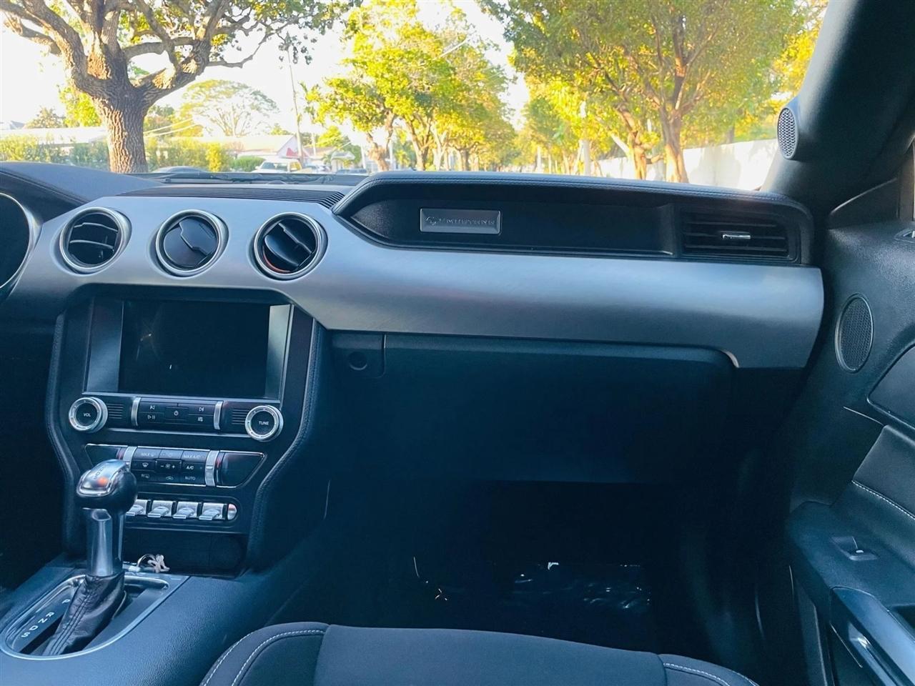 Ford Mustang - Thumbnail 13