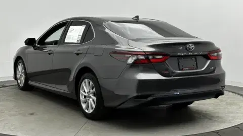 Toyota Camry Le - Thumbnail 6