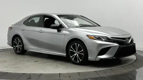 Toyota Camry Se - Thumbnail 4