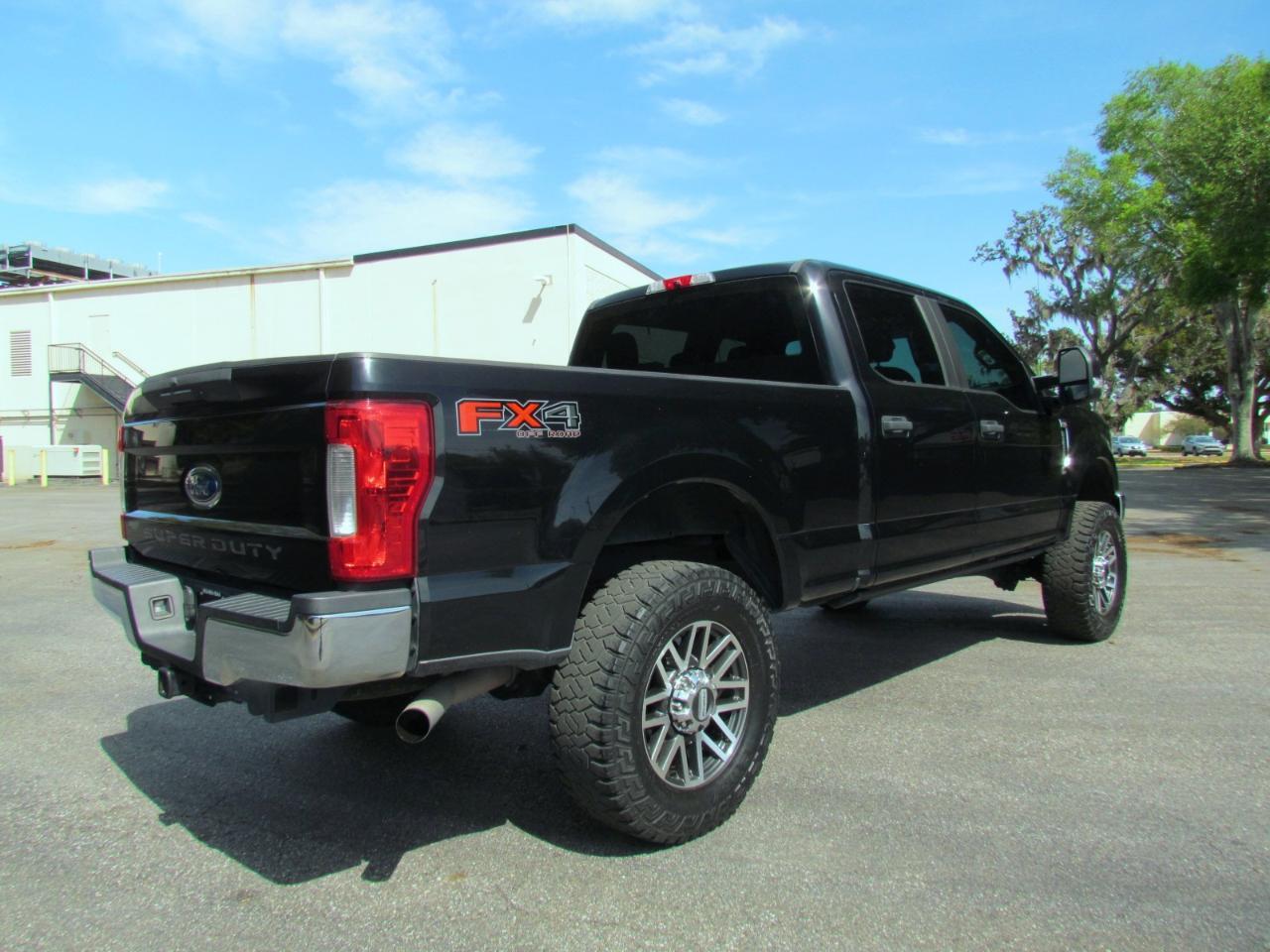 Ford F-250 Sdstx Crew Cab Fx4 - Thumbnail 8