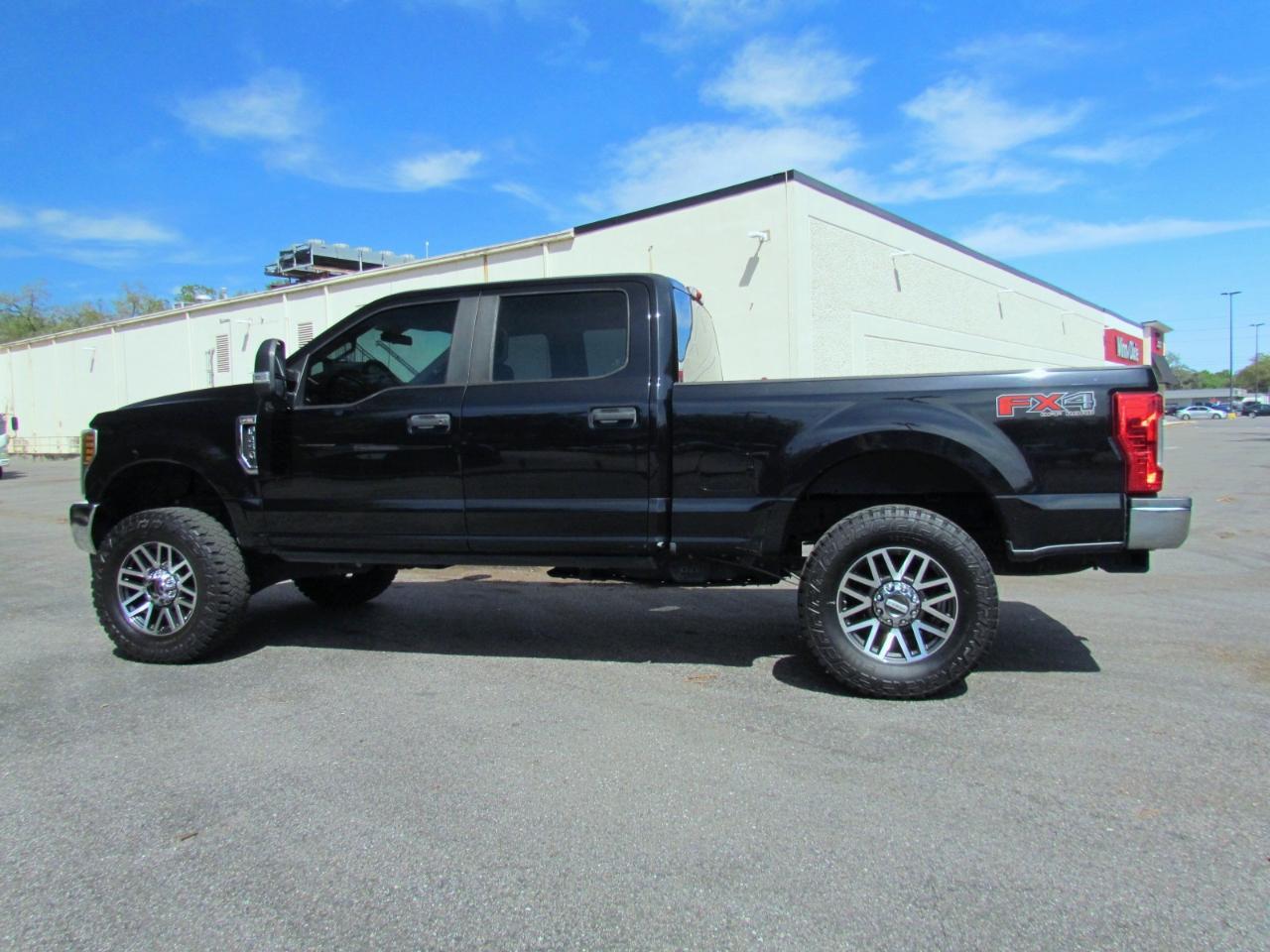 Ford F-250 Sdstx Crew Cab Fx4 - Thumbnail 5