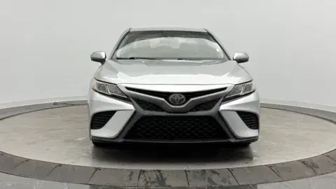 Toyota Camry Se - Thumbnail 3