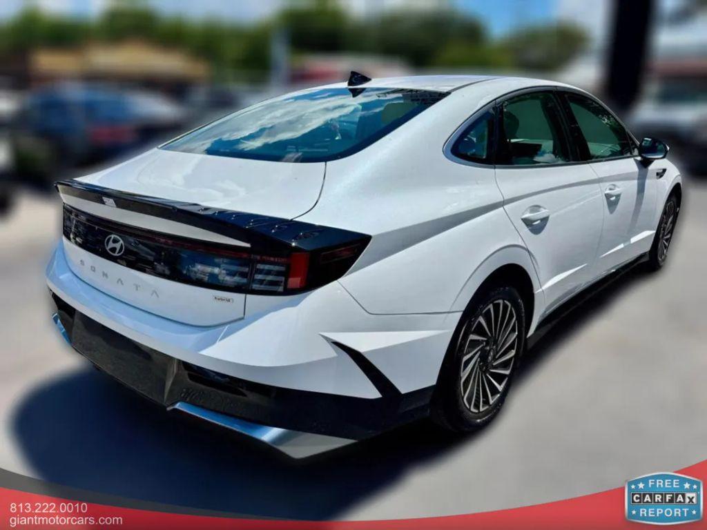Hyundai Sonata Hybrid - Thumbnail 11