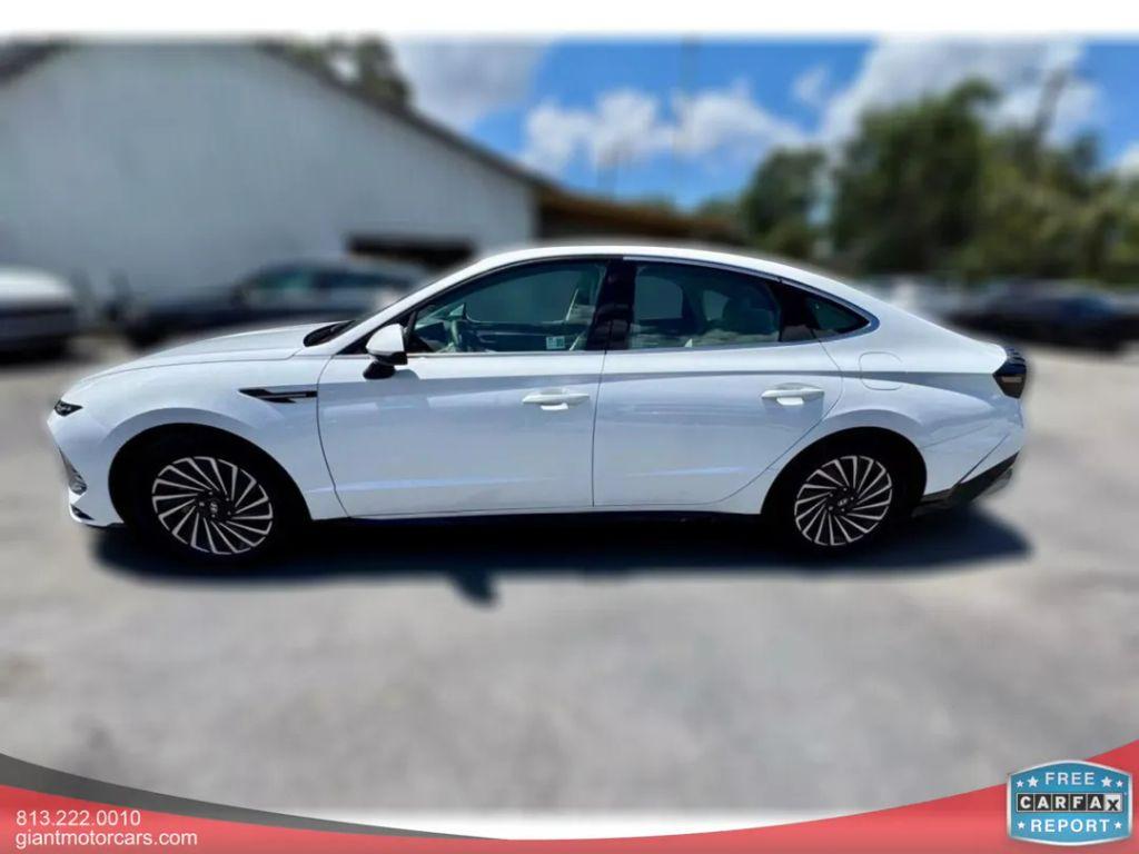 Hyundai Sonata Hybrid - Thumbnail 14