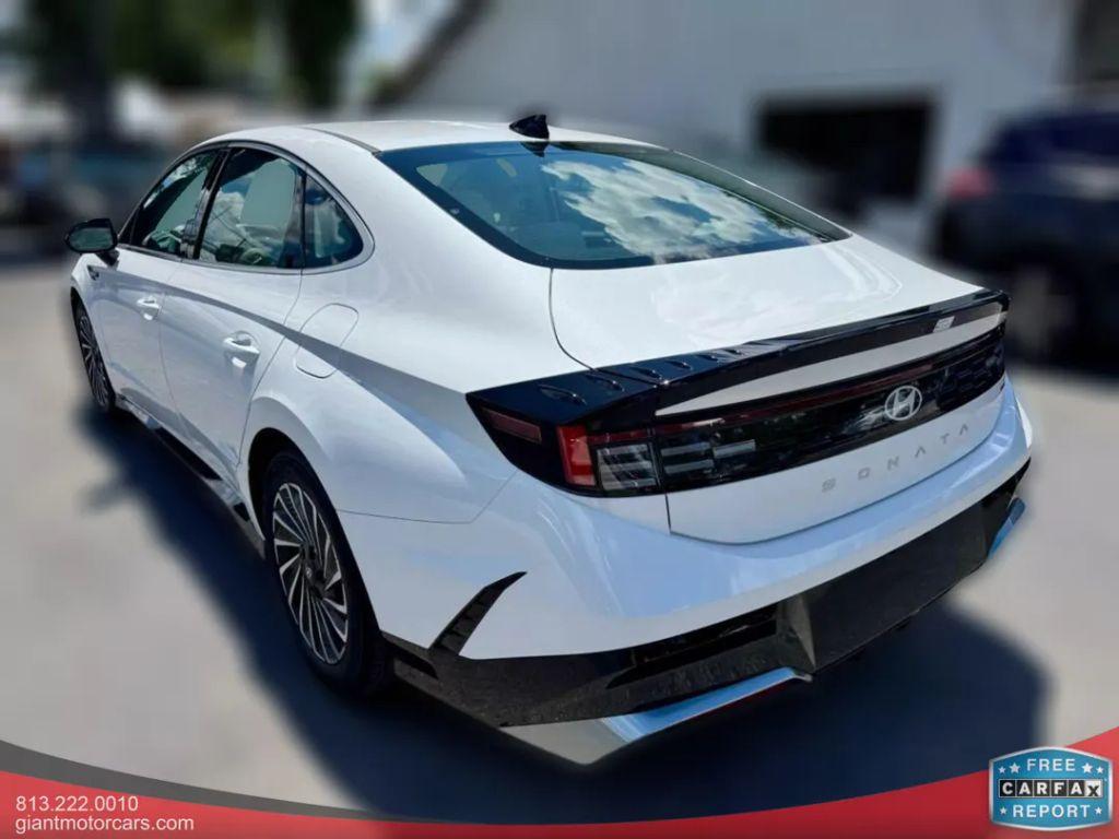 Hyundai Sonata Hybrid - Thumbnail 13