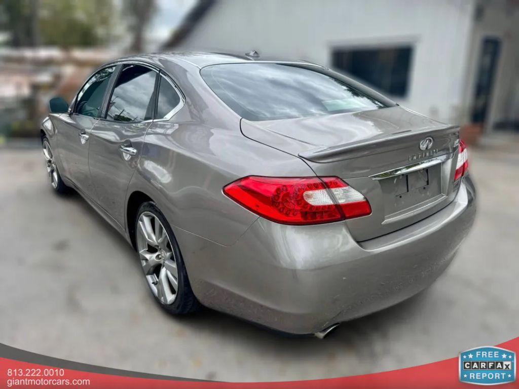 Infiniti M - Thumbnail 13