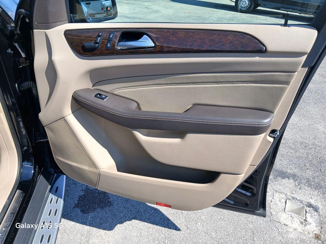 Mercedes-Benz M-Class - Thumbnail 16