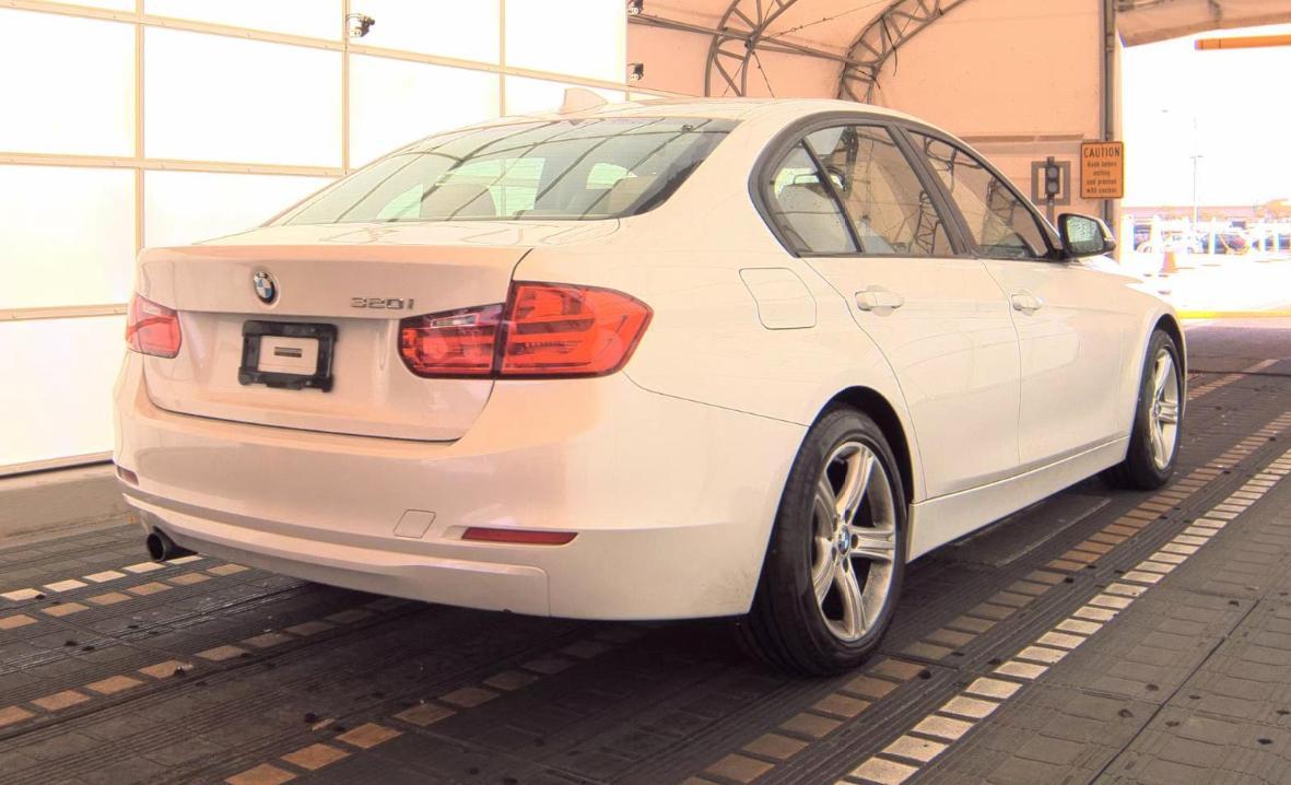 Bmw 320I - Thumbnail 4