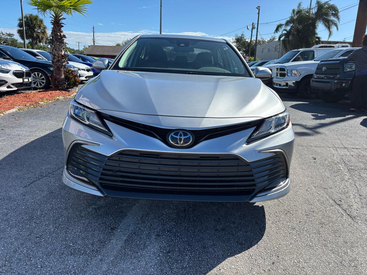 Toyota Camryse - Thumbnail 2