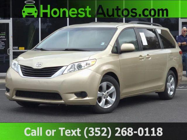TOYOTA SIENNA - View 1