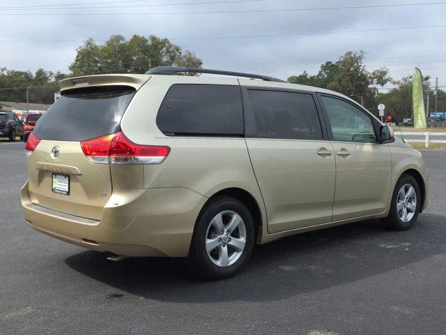 TOYOTA SIENNA - Thumbnail 5