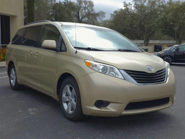 TOYOTA SIENNA - Thumbnail 3