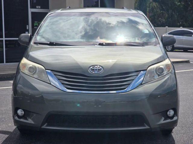 TOYOTA SIENNA - Thumbnail 2