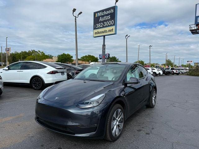 Tesla Model Y Long Range AWD - View 1