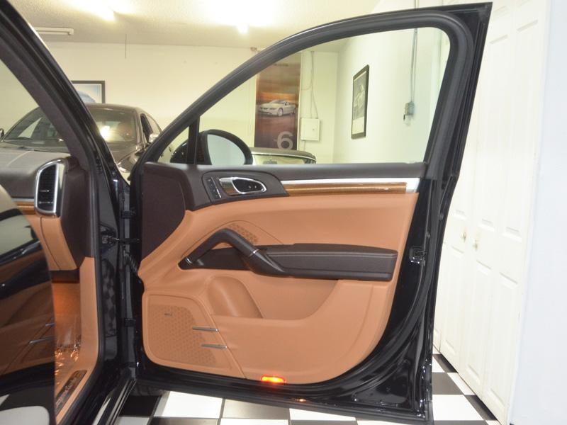 Porsche Cayenne Turbo *1 Owner*Premium*Sport Chrono*20,500 Miles* - Thumbnail 20