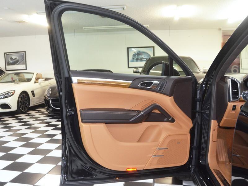 Porsche Cayenne Turbo *1 Owner*Premium*Sport Chrono*20,500 Miles* - Thumbnail 16