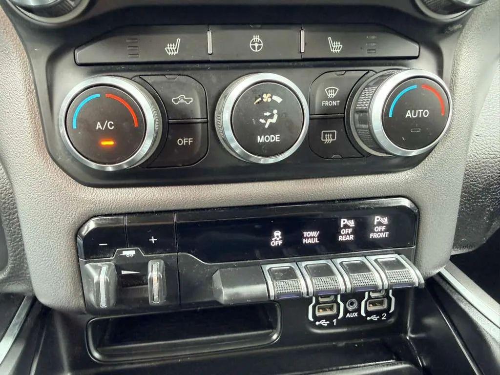 Ram 1500 Crew Cab - Thumbnail 2