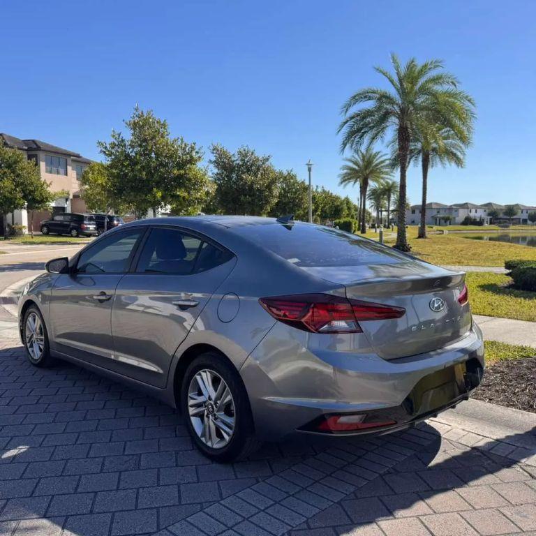 Hyundai Elantra - Thumbnail 9