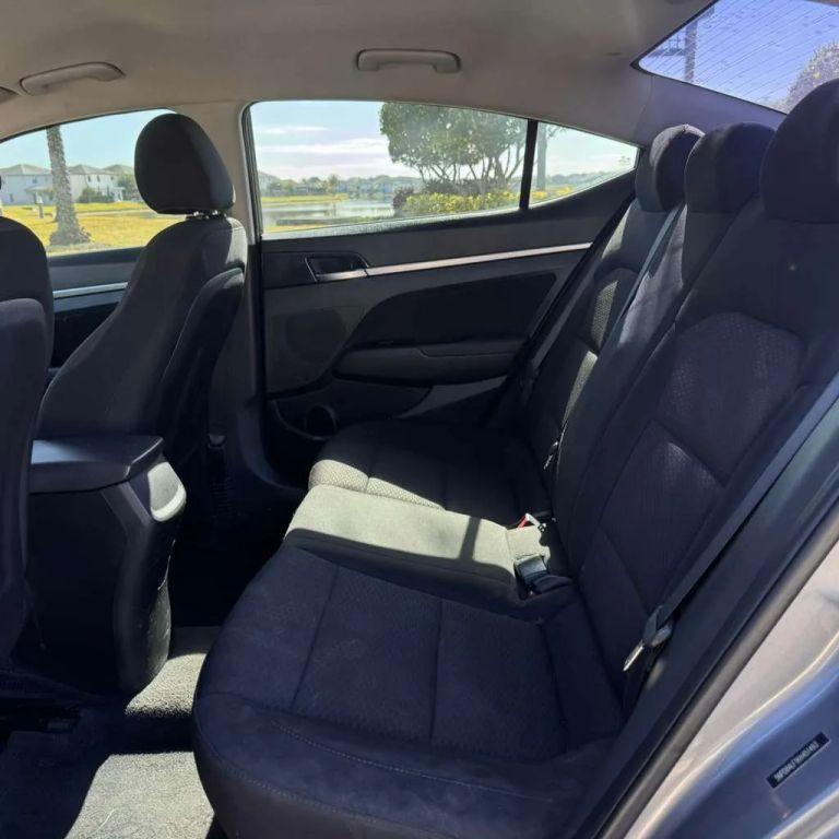 Hyundai Elantra - Thumbnail 12