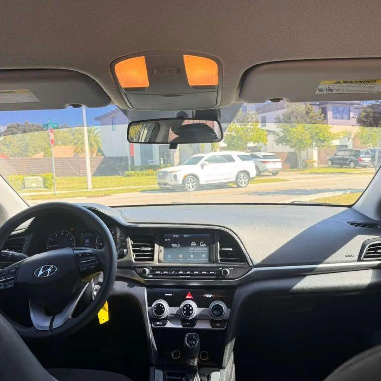 Hyundai Elantra - Thumbnail 14