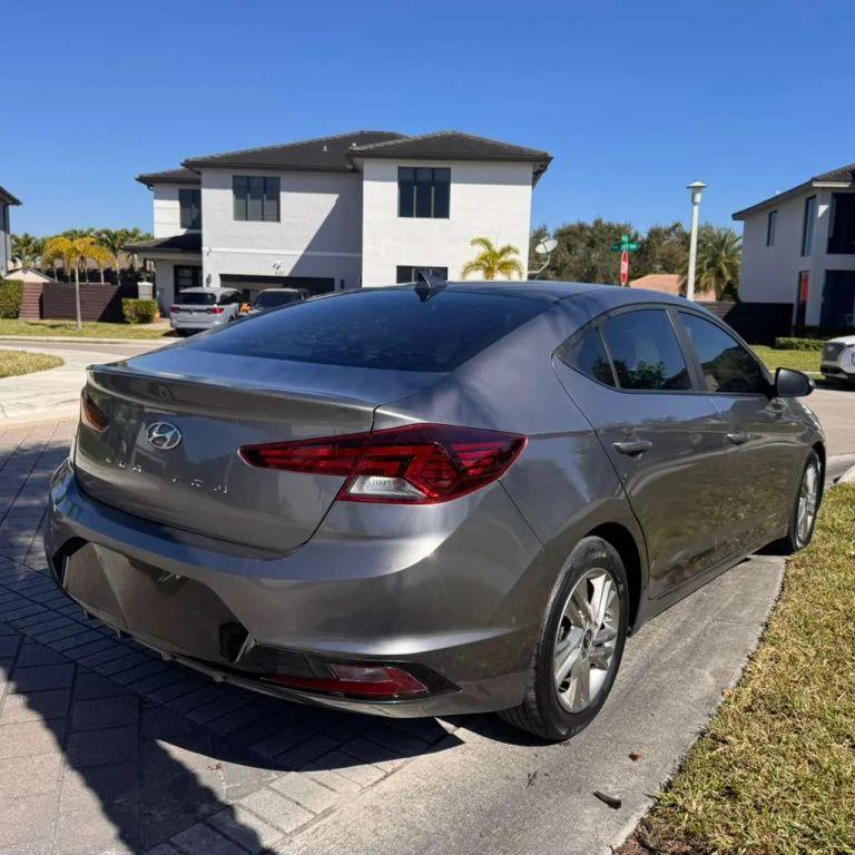 Hyundai Elantra - Thumbnail 7