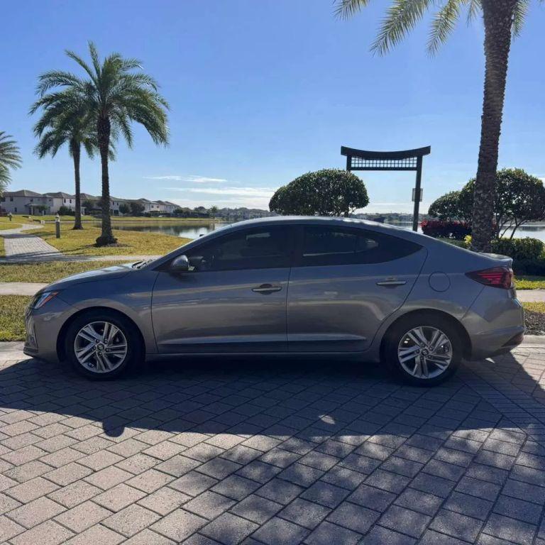 Hyundai Elantra - Thumbnail 10