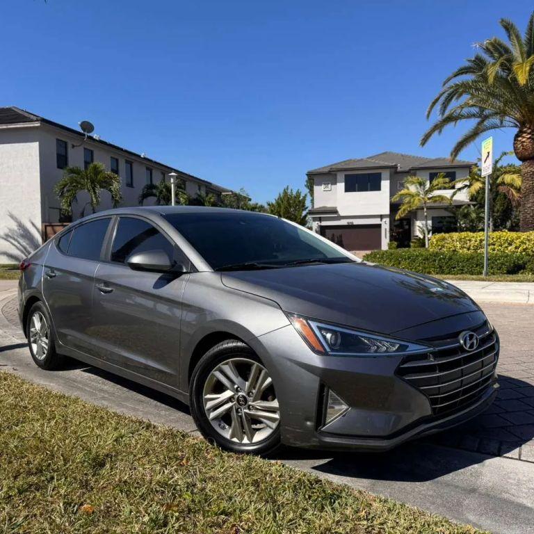 Hyundai Elantra - Thumbnail 5