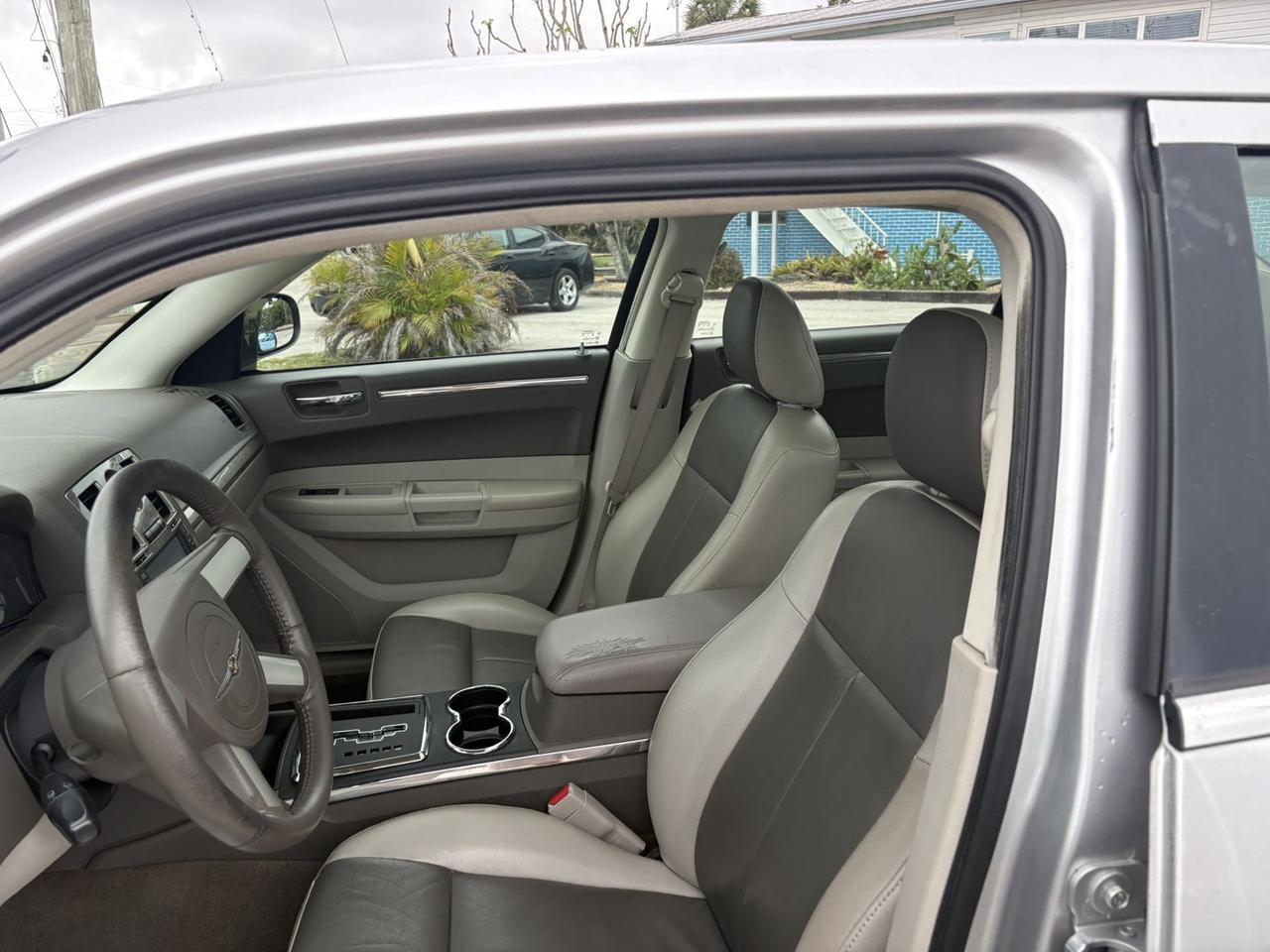 Chrysler 300 - Thumbnail 6