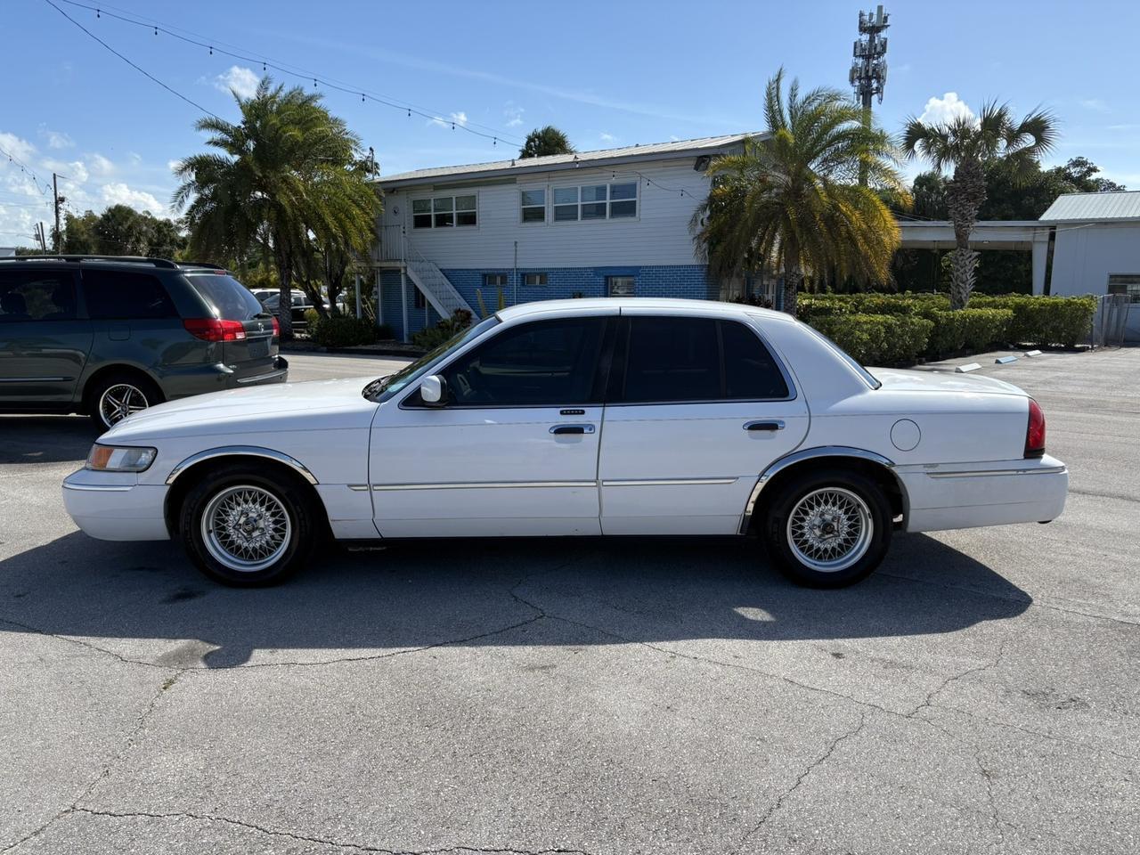 Mercury Grand Marquis - Thumbnail 2