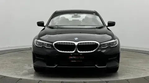 BMW 3 Series 330I - Thumbnail 3