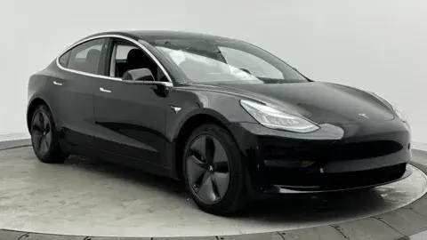 Tesla Model 3 Standard Range Plus - Thumbnail 4