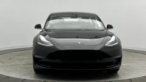 Tesla Model 3 Standard Range Plus - Thumbnail 3