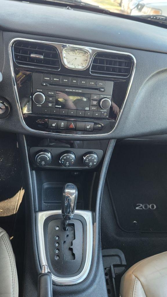 Chrysler 200 Limited - Thumbnail 13