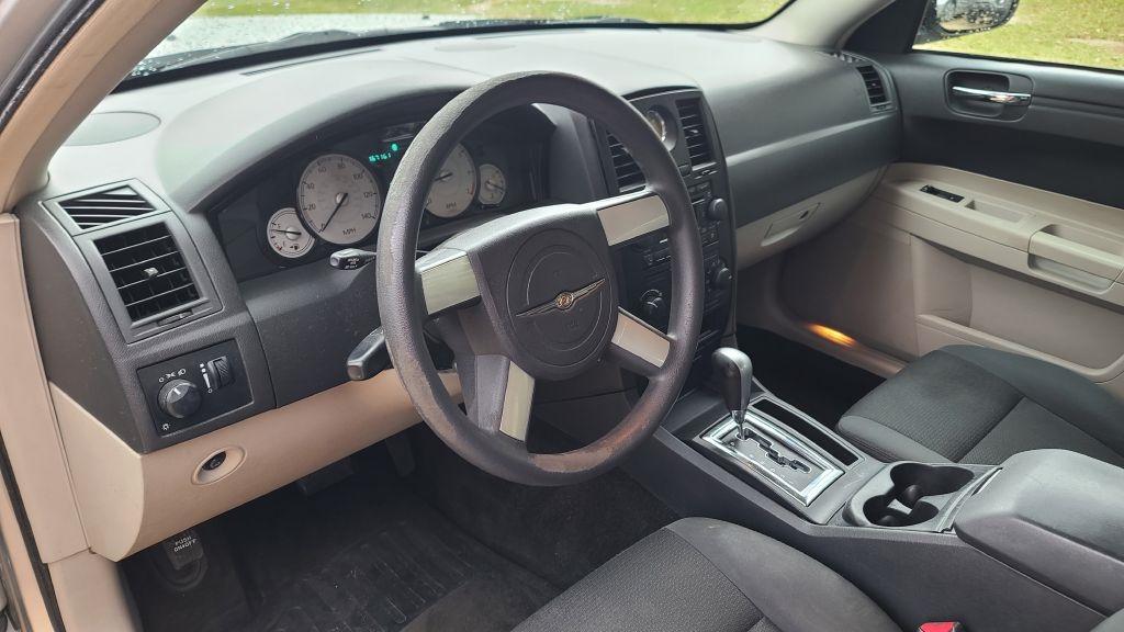 Chrysler 300 Base - Thumbnail 13