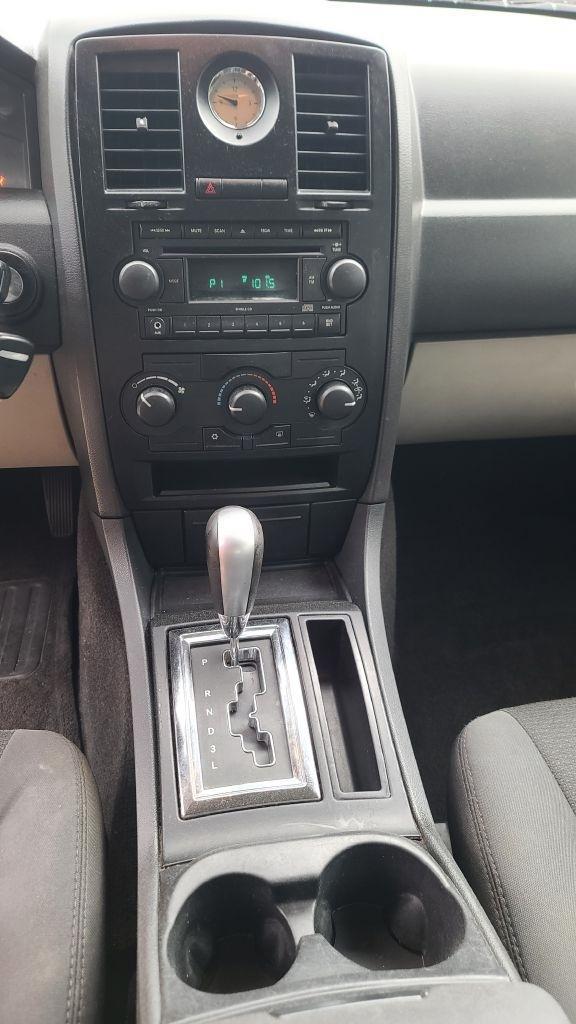 Chrysler 300 Base - Thumbnail 11