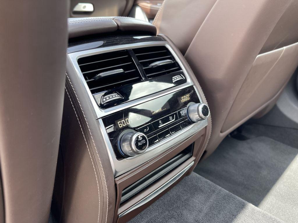Bmw 7-Series750Xi - Thumbnail 17