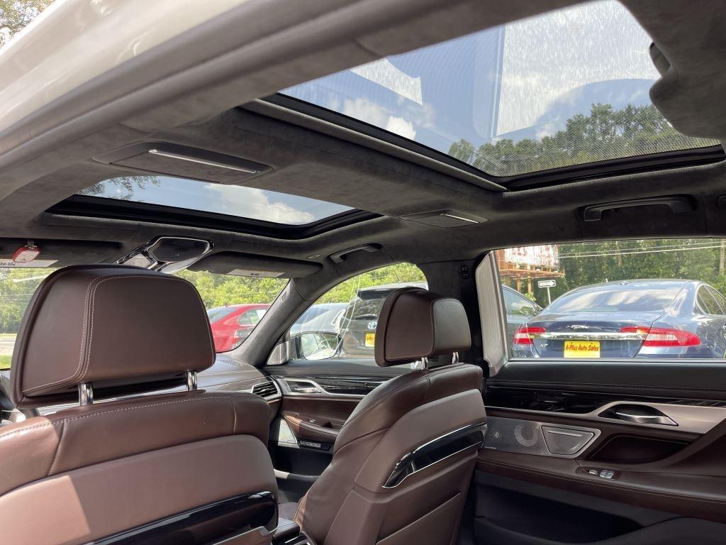 Bmw 7-Series750Xi - Thumbnail 16