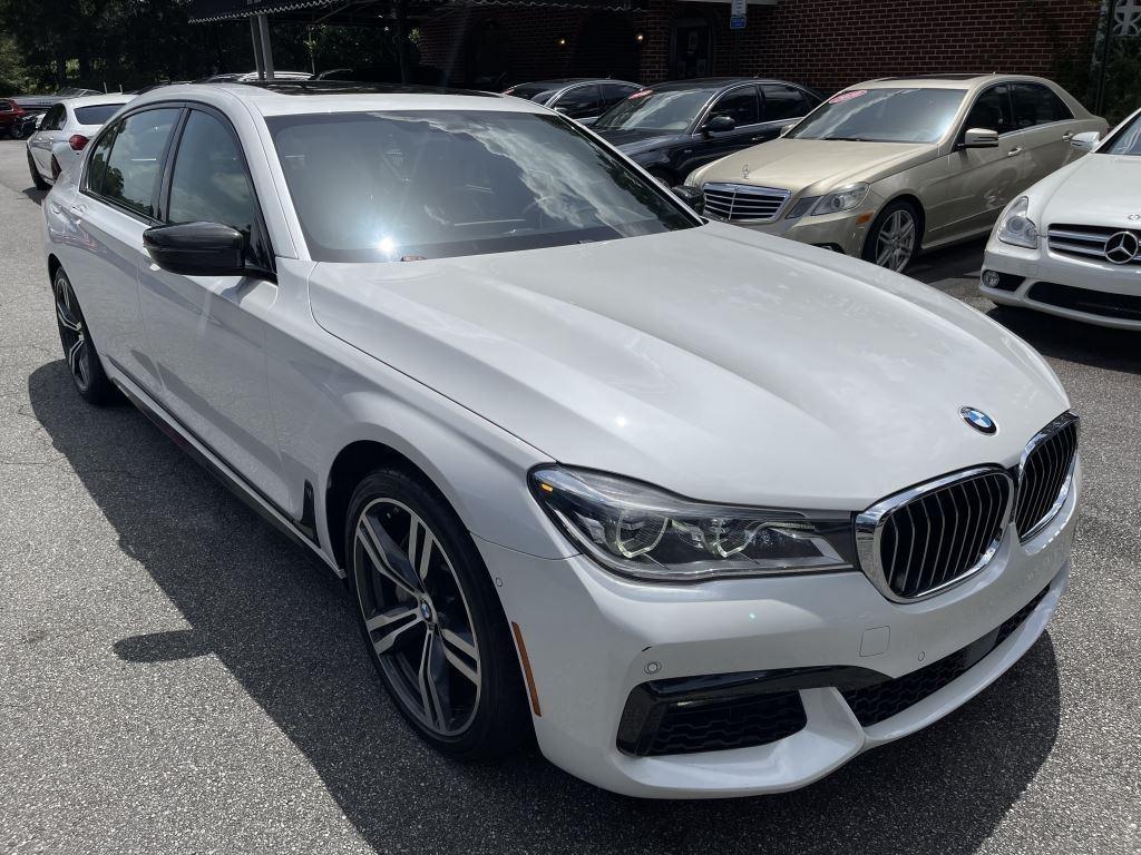 Bmw 7-Series750Xi - Thumbnail 3