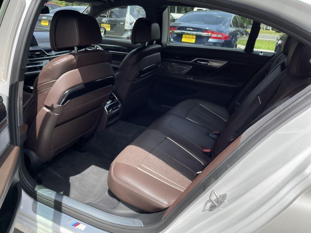 Bmw 7-Series750Xi - Thumbnail 8