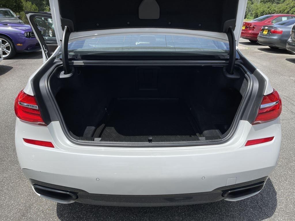 Bmw 7-Series750Xi - Thumbnail 18