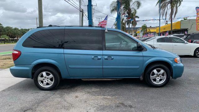 DODGE GRAND CARAVAN PASSENGER - Thumbnail 2