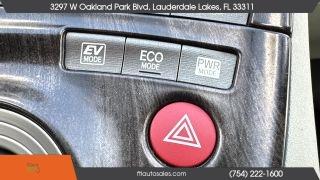 Toyota Prius - Thumbnail 3