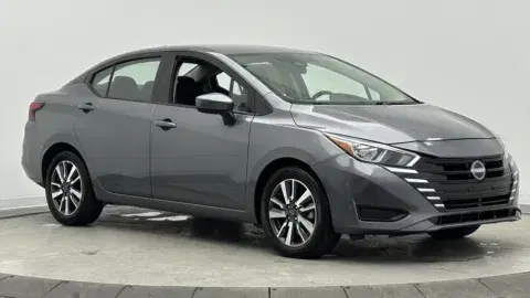 Nissan Versa Sv - Thumbnail 4