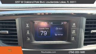 Chrysler Pacifica - Thumbnail 3