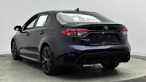 Toyota Corolla Se - Thumbnail 6