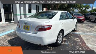 Toyota Camry - Thumbnail 18