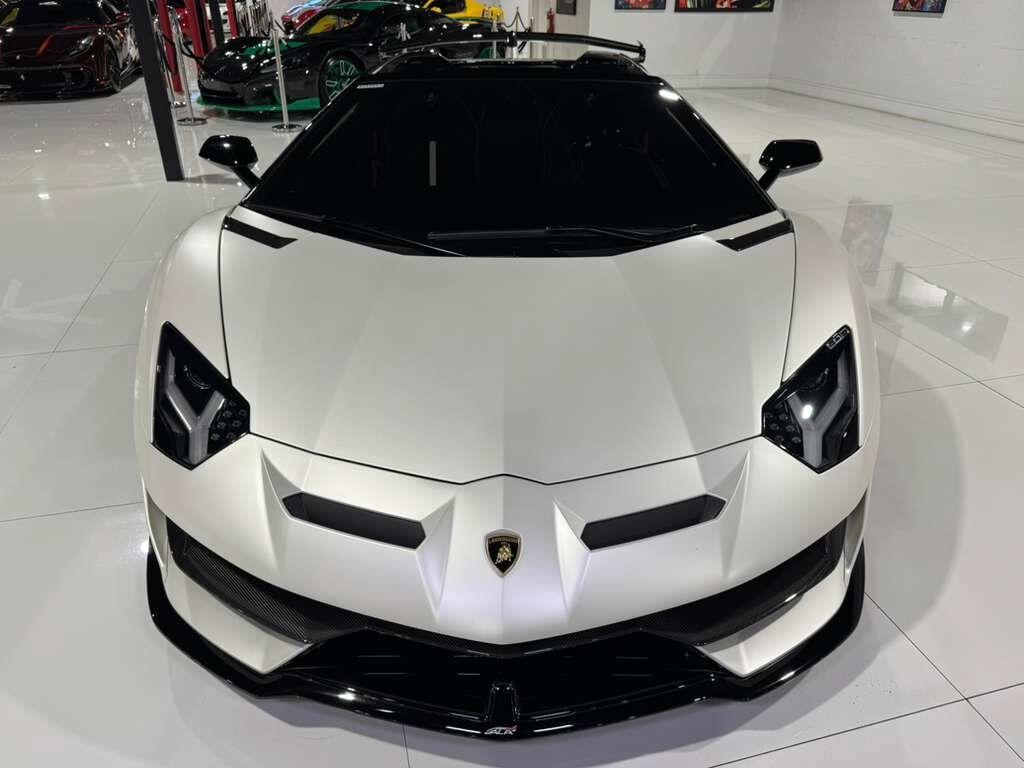 Lamborghini Aventador - Thumbnail 2