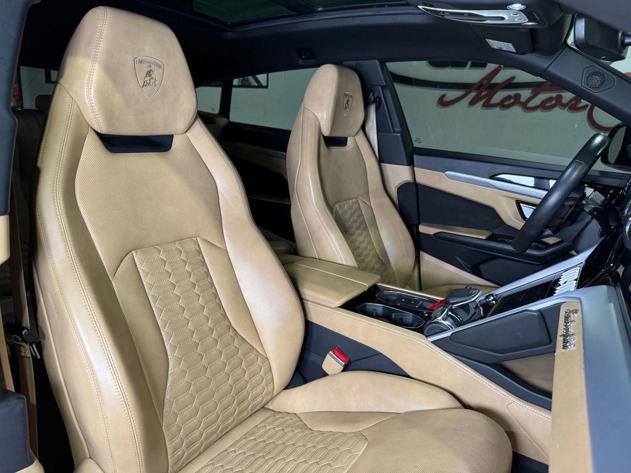 Lamborghini Urus - Thumbnail 17